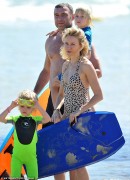 Наоми Уоттс (Naomi Watts) wearing a swimsuit at a beach in Australia,16.12.13 (72xHQ) Cef0f8296579948