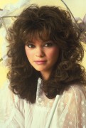 Валери Бертинелли (Valerie Bertinelli) Steve Harvey photoshoot 1982 - 7 HQ 702f05297888941