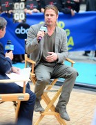 Брэд Питт (Brad Pitt) Appears on Good Morning America Show at ABC Studios in Times Square in NYC (June 17, 2013) - 34xHQ 52a77a299066430