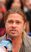 Брэд Питт (Brad Pitt) Appears on Good Morning America Show at ABC Studios in Times Square in NYC (June 17, 2013) - 34xHQ A4a9c5299066558