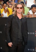 Брэд Питт (Brad Pitt) 'World War Z' New York Premiere, Duffy Square in Times Square (June 17, 2013) - 206xHQ 8016e5299072747