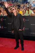 Брэд Питт (Brad Pitt) 'World War Z' New York Premiere, Duffy Square in Times Square (June 17, 2013) - 206xHQ 994dd6299071453