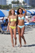 Эммануэла де Паула, Джессика Харт (Jessica Hart, Emanuela de Paula) Bikini Photoshoot on the Beach in Miami - 06.12.2013 -  285 HQ 4a6dde301831798
