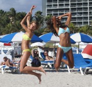 Эммануэла де Паула, Джессика Харт (Jessica Hart, Emanuela de Paula) Bikini Photoshoot on the Beach in Miami - 06.12.2013 -  285 HQ 5c0713301838840