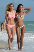 Эммануэла де Паула, Джессика Харт (Jessica Hart, Emanuela de Paula) Bikini Photoshoot on the Beach in Miami - 06.12.2013 -  285 HQ 622bc2301848104