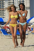 Эммануэла де Паула, Джессика Харт (Jessica Hart, Emanuela de Paula) Bikini Photoshoot on the Beach in Miami - 06.12.2013 -  285 HQ 508a1d301851979