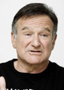 Робин Уильямс (Robin Williams) World's Greatest Dad - Photocall, Los Angeles, 2009 (33xHQ) 45901b305516148