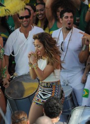 Дженнифер Лопез (Jennifer Lopez) Filming a FIFA World Cup Music Video in Ft. Lauderdale - 2/11/14 - 122 HQ 0b8e10307473958