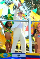 Дженнифер Лопез (Jennifer Lopez) Filming a FIFA World Cup Music Video in Ft. Lauderdale - 2/11/14 - 122 HQ 192a0b307474153