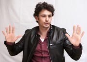 Джеймс Франко (James Franco) Rise of the Planet of the Apes - Interview, Hollywood, 07.31.11 (23xHQ) A938ea307779357