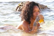 Рианна (Rihanna) On the beach, Barbados, 2013-12-28 (82xHQ) 4ce8bb309924586