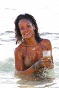 Рианна (Rihanna) On the beach, Barbados, 2013-12-28 (82xHQ) B241c6309924376