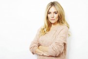 Сиенна Миллер (Sienna Miller) poses for a portrait on Friday, October 5, 2012 in New York (35xHQ) 4b0f80317738089
