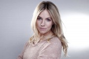 Сиенна Миллер (Sienna Miller) poses for a portrait on Friday, October 5, 2012 in New York (35xHQ) 613ac5317738482