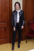 Эмилия Кларк (Emilia Clarke) Game of Thrones Press Conference, Grosvenor House Hotel, London, 5.14.2012 (25xHQ) 69f6df323174652