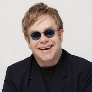 Элтон Джон (Elton John) Gnomeo and Juliet press conference (Los Angeles, 21.01.2011) - 10xHQ 09ab58323182384