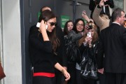 Виктория Бекхэм (Victoria Beckham) 2014-02-28 opens her first shop in shop at Printemps in Paris (56xHQ) 8e88e1324354460