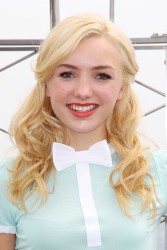 Peyton R. List - Empire State Building Photocall in New York (July 11, 2013) - 30x HQ
