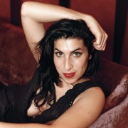 Эми Уайнхаус (Amy Winehouse) Carolyn Djanogly Photoshoot 2004 - 4xHQ 1b6175325798555