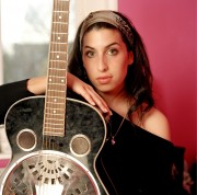 Эми Уайнхаус (Amy Winehouse) Мark Okoh Photoshoot 2004 - 15xHQ 7d66fb325799598