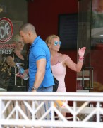 Бритни Спирс (Britney Spears) Leaving the 'Drenched Fitness' in LA, 26.06.2014 (35xHQ) C0d511336187797