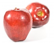 Красные яблоки на белом фоне (Red apple) 75b07a336609776