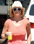 Бритни Спирс (Britney Spears) grabbing a coffee at Starbucks in Westlake Village, 22.07.2014 (19xHQ) 03a0ca341434605