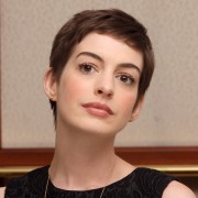 Энн Хэтэуэй (Anne Hathaway) пресс конференция фильма The Dark Knight Rises,фото Munawar Hosain (Беверли Хиллс,8 июля 2012) (19xHQ) D7e6ff342564184