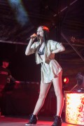 Джесси Джей (Jessie J) Performing at Sandown Park Racecourse in Surrey - 07.08.14 - 10 HQ 606d0d343917399