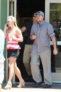 Бритни Спирс (Britney Spears) Starbucks in Thousand Oaks, 11.08.2014 - 79хHQ 082bb8347448878