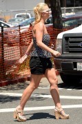 Бритни Спирс (Britney Spears) Out for some solo shopping in Westlake Village, 13.08.2014 - 117хHQ 599275347449369