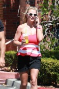 Бритни Спирс (Britney Spears) Starbucks in Thousand Oaks, 11.08.2014 - 79хHQ B53baf347448975