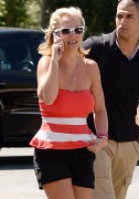 Бритни Спирс (Britney Spears) Starbucks in Thousand Oaks, 11.08.2014 - 79хHQ Fecb5e347449079