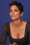 Холли Берри (Halle Berry) Frankie and Alice press conference portraits by Munawar Hosain (Hollywood, November 30, 2010) (103HQ) 70d2c4348136809