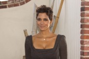 Холли Берри (Halle Berry) Frankie and Alice press conference portraits by Munawar Hosain (Hollywood, November 30, 2010) (103HQ) 841d23348136699