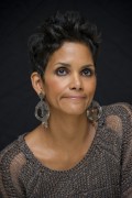 Холли Берри (Halle Berry) Cloud Atlas press conference portraits by Magnus Sundholm (Beverly Hills, October 13, 2012) (17xHQ) Ffd1bc348136546
