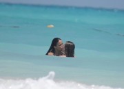 Кара Делевинь и Мишель Родригес (Michelle Rodriguez, Cara Delevigne) at beach in Cancún, Mexico, 2014.03.28 (58xHQ) 74f8f6349072384