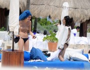 Кара Делевинь и Мишель Родригес (Michelle Rodriguez, Cara Delevigne) at beach in Cancún, Mexico, 2014.03.28 (58xHQ) 88120e349072597