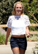 Бритни Спирс (Britney Spears) Has lunch at Wildflour Bakery & Cafe in Thousand Oaks, 22.08.2014 - 33xHQ 0ae69a356856955