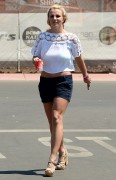 Бритни Спирс (Britney Spears) Has lunch at Wildflour Bakery & Cafe in Thousand Oaks, 22.08.2014 - 33xHQ 20a3ea356856883