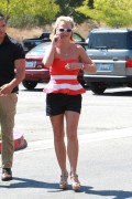 Бритни Спирс (Britney Spears) Starbucks in Thousand Oaks, 11.08.2014 - 80xHQ 8a0cd1356857124