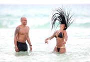 Мелани Браун, Стефен Белафонте (Melanie Brown, Stephen Belafonte) Bikini candids on the beach in Mexico - 07.09.14 (39хHQ) Cb5324356857703
