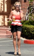 Бритни Спирс (Britney Spears) Starbucks in Thousand Oaks, 11.08.2014 - 80xHQ D3b16c356857076