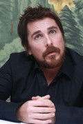 Кристиан Бэйл (Christian Bale) 'American Hustle' press conference (New York, 06.12.2013) 08f65f356887885