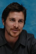 Кристиан Бэйл (Christian Bale) 'Batman Begins' Press Conference (2005) 3d17be356890379