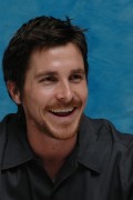 Кристиан Бэйл (Christian Bale) 'Batman Begins' Press Conference (2005) 40d6ae356890466
