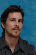 Кристиан Бэйл (Christian Bale) 'Batman Begins' Press Conference (2005) 55beb8356890475