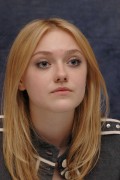 Dakota Fanning - Страница 3 C83e1d357066886