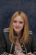 Dakota Fanning - Страница 3 Ef0ec1357067066