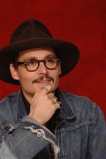 Джонни Депп (Johnny Depp) пресс-конференция к фильму "Sweeney Todd", Лондон, 27.11.07 (25xHQ) 9daa60359774958